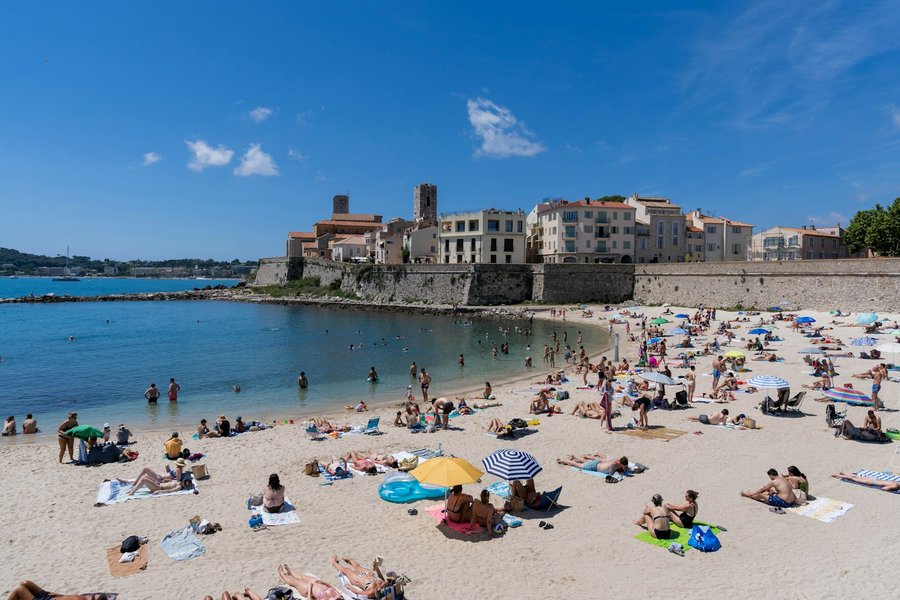 Antibes en été — zone de livraison Loc’Air